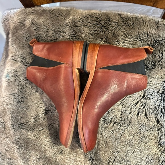 Nisolo Brown Butter Leather Chelsea Ankle Booties/Boot, Size 7 - Picture 8 of 10